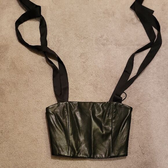 Alice + Olivia Cassidy Vegan Leather Tie Shoulders Top Sz 6 - Picture 5 of 12